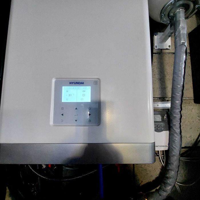 Vand pompa caldura Hyundai 12kw, trifazic, split, aer/apa,