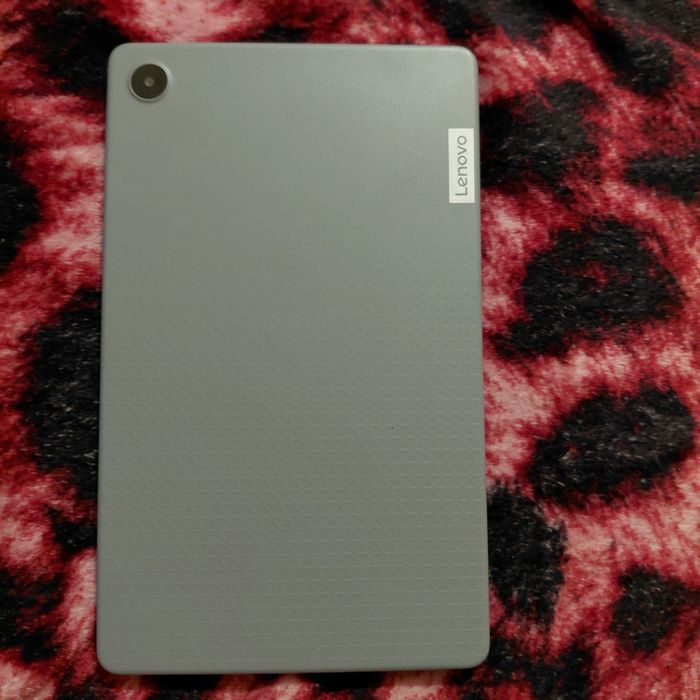 Продам планшет леново таб M8 4GEN