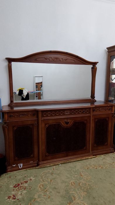 Мебель зеркала с тумбой в месте