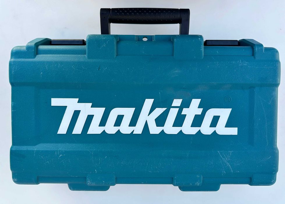 Makita DJR187 -Акумулаторен безчетков саблен трион 2x18V 5.0A като нов