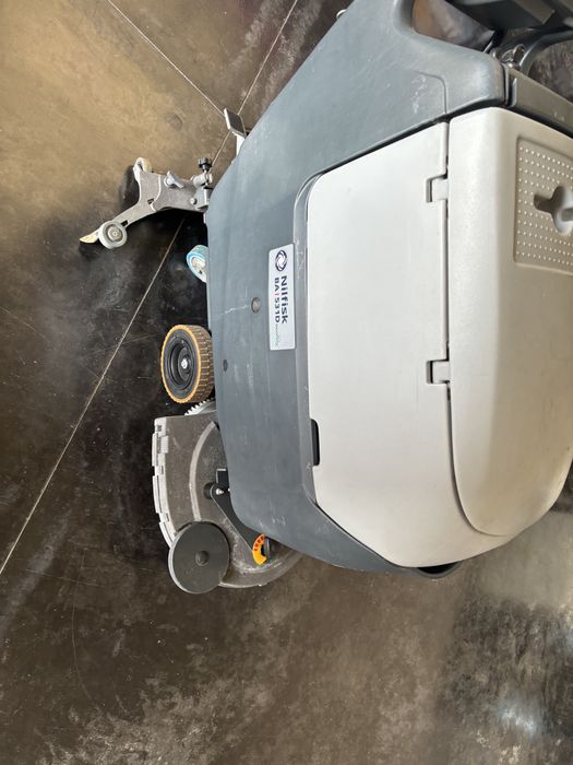 Masina curatat pardoseli nilfisk karcher etc