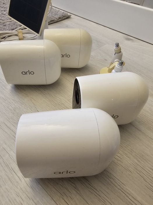 Camere supraveghere arlo essential/panouri solare