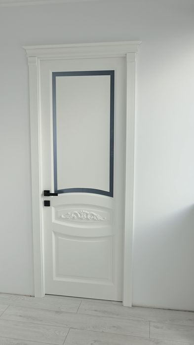 Usi lemn masiv si mobila de bucatarie