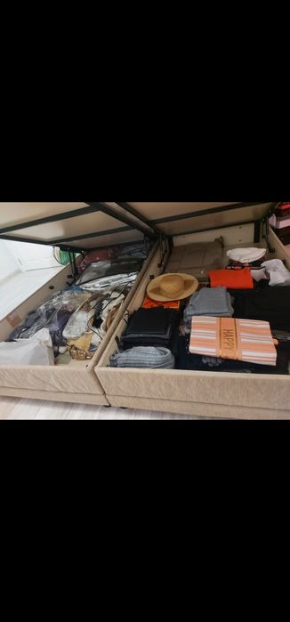 Голяма спалня с матрак и гардероб