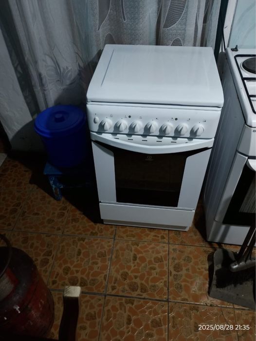 Газовая плита с духовкой