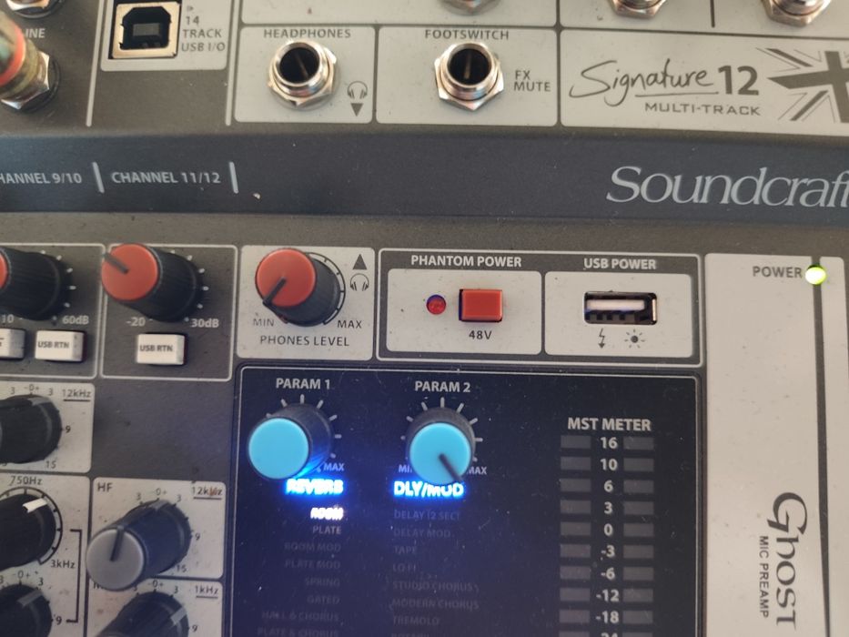 Vând ,schimb mixer Soundcraft Signature 12 Multitrack