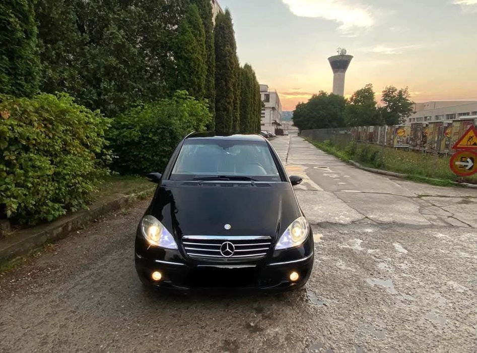 Dezmembrez Mercedes A200