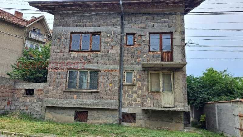 Продава къща гр.Перник