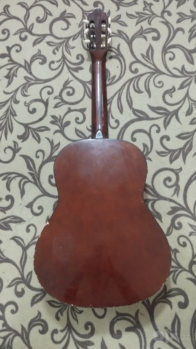Klassik Gitara sotiladi