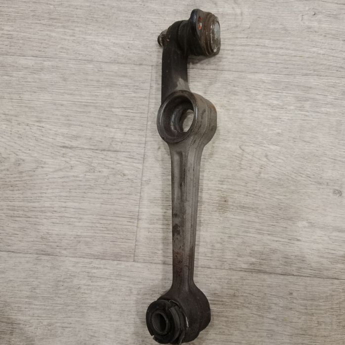 Продам передний рычаг.