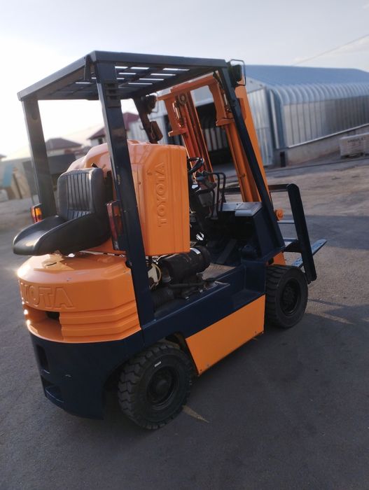Вилочный погрузчик Toyota