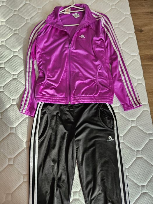 Pantalon trening Adidas dama rosu si mov cu negru 38-40, 80 lei bucata