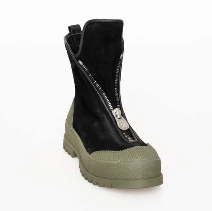 Боти от естествен велур