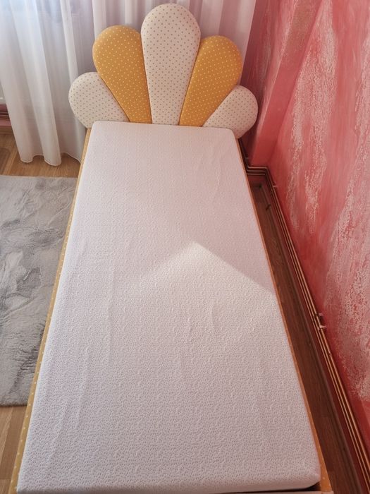 De vanzare pat tapițat 90×210 cm cu saltea Jysk