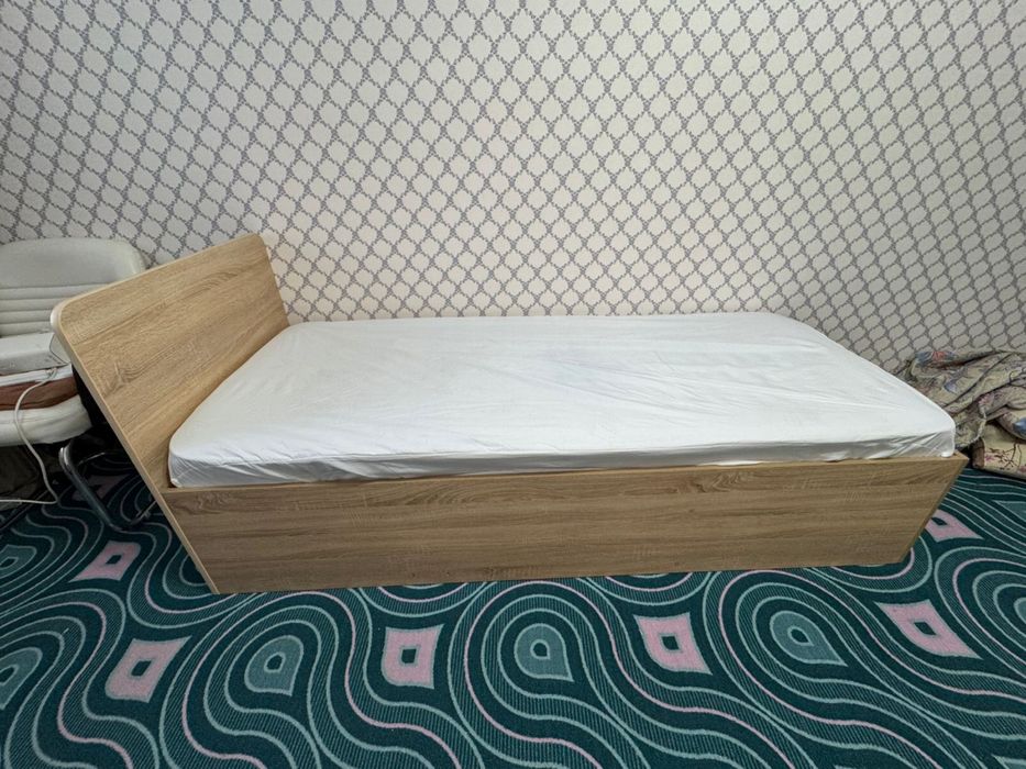 Продам кровати, шкаф, стол