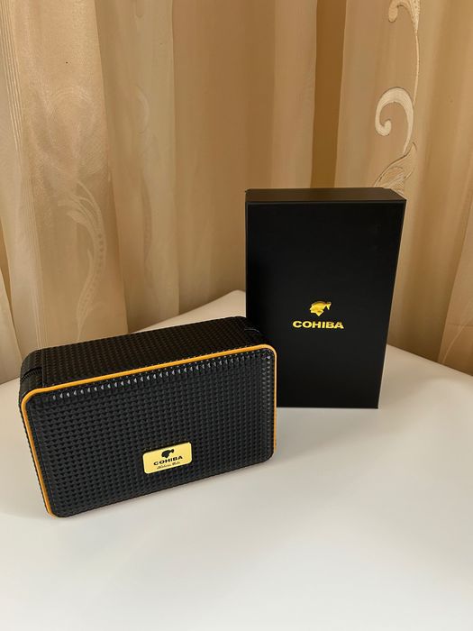 COHIBA хумидор за 4 пури – преносим, кожен, с дигитален хигрометър