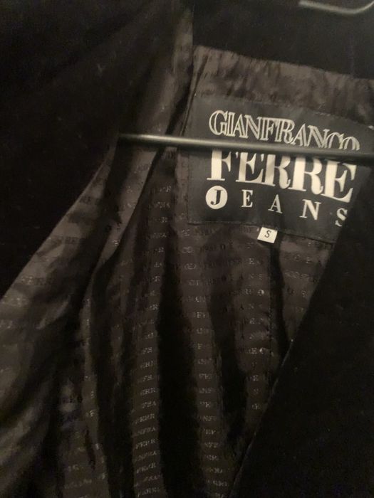 Дамско кадифено палто Gianfranco Ferre