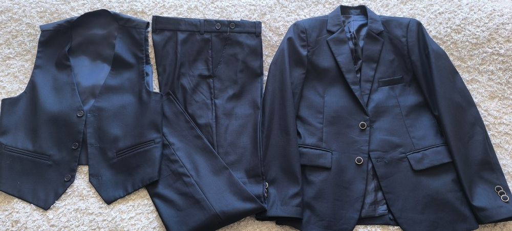 Школьный костюм  р. 146