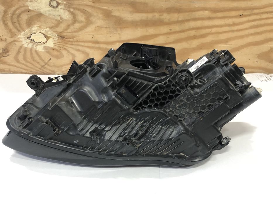 Far dreapta Volkswagen Touareg III Full Led Matrix