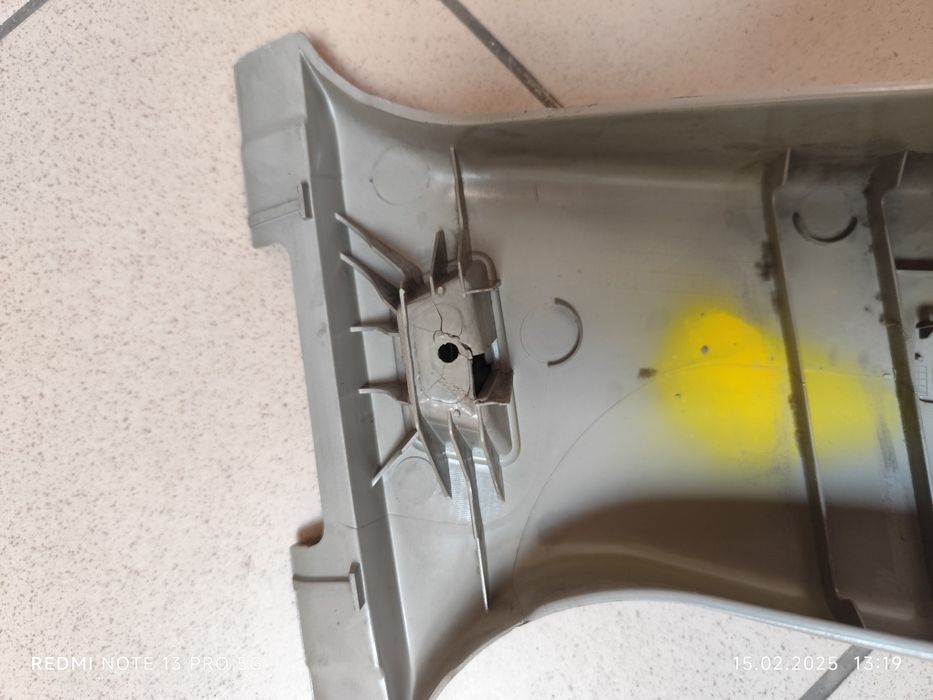 Палстмаса за лява колона на volvo v50