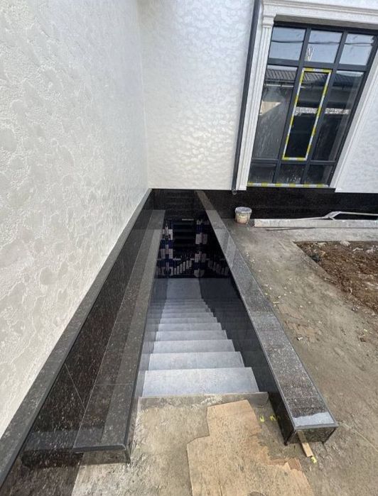 Komolon mahallada srochna uy sotiladi