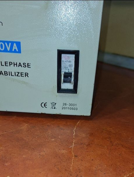 Stabilizator automat SVC-3000VA