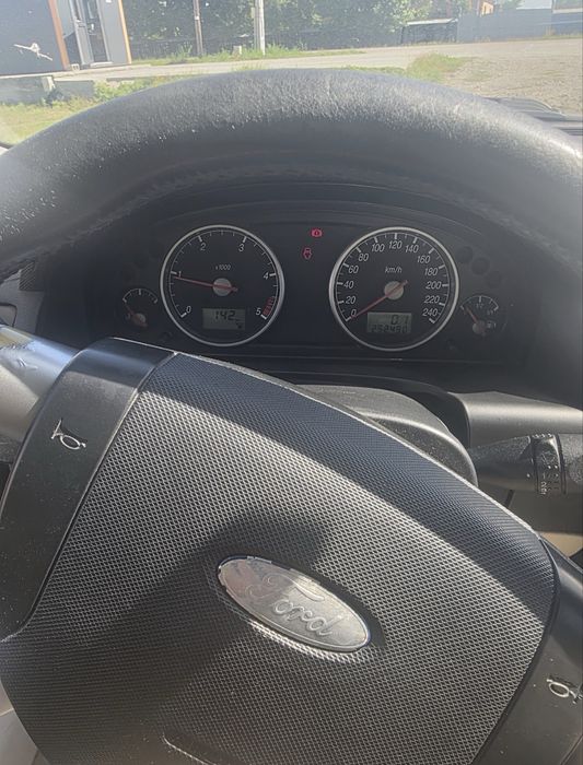 Ford mondeo………..