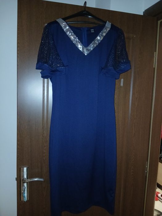 Официални роклии