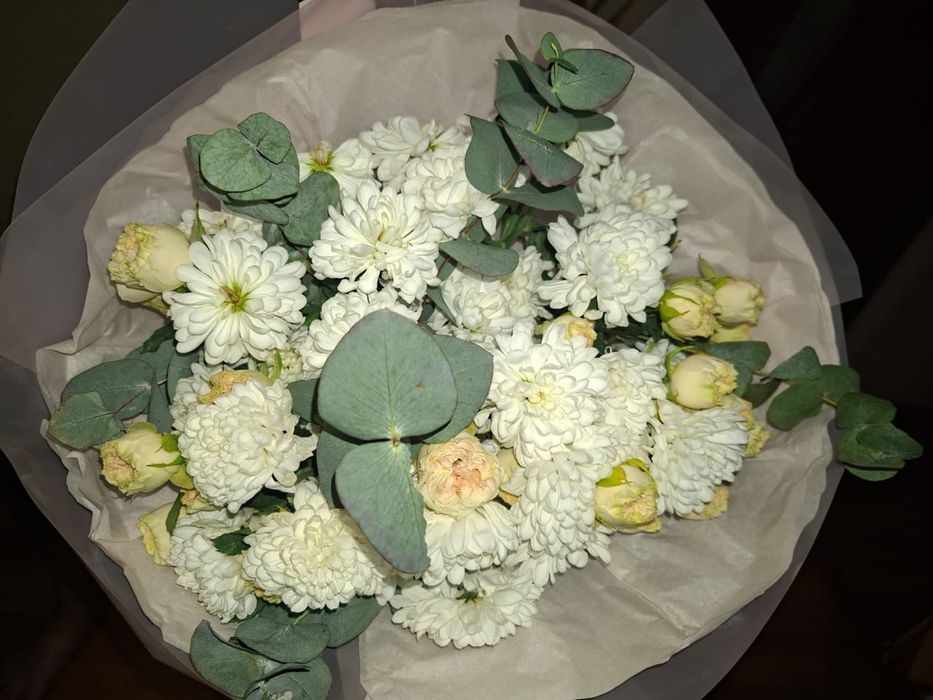 Продам букет свежих цветов сегоднящнего дня не дорого