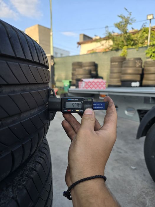 4 Броя 215/55/17 Michelin 2x5,8mm 2x4,5mm 22dot