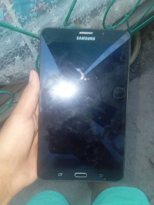 Планшет Samsung SM-T285