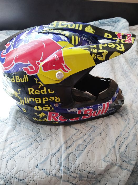 Продавам Red Bull каска