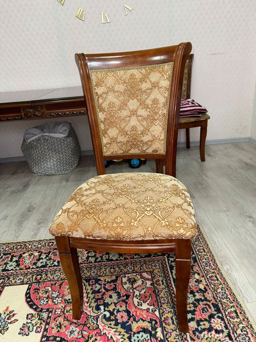 Дубовый Стол  и стулья