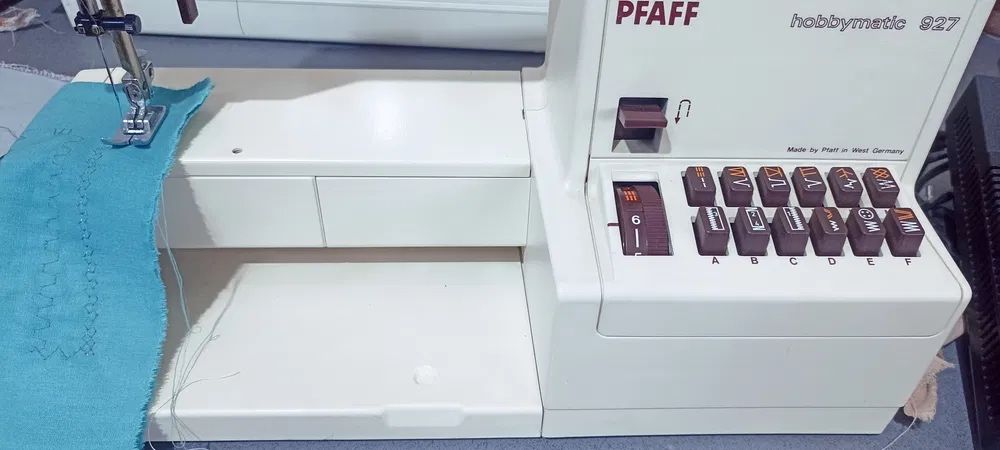 Mașină de cusut electrică Pfaff