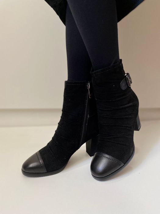 Продаю женские зимние ботинки