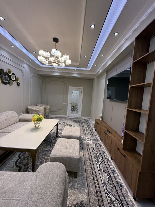 Bogishamol city Pavarot Vokzalda joylashgan 3 xona kvartira sotiladi