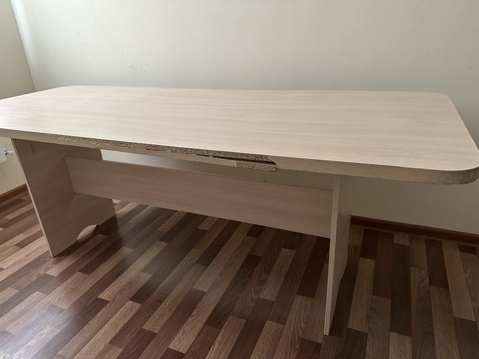 Продам стол со стульями и отдельный стол