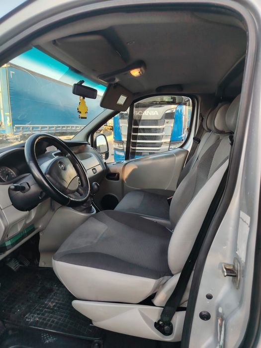 Vând opel vivaro