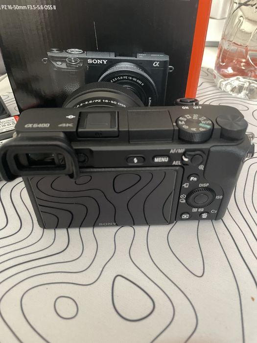 Sony A6400 + Sony 16-50mm f/3.5-5.6 PZ