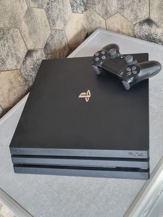 PS4 Pro / 1TB/ 2 джойстика