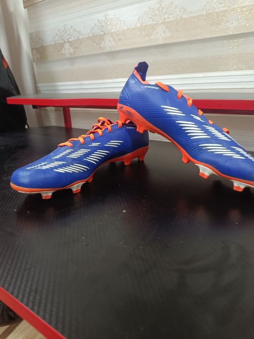 Футболни обувки Adidas predator