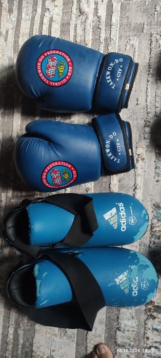 Комплект для таэквондо.