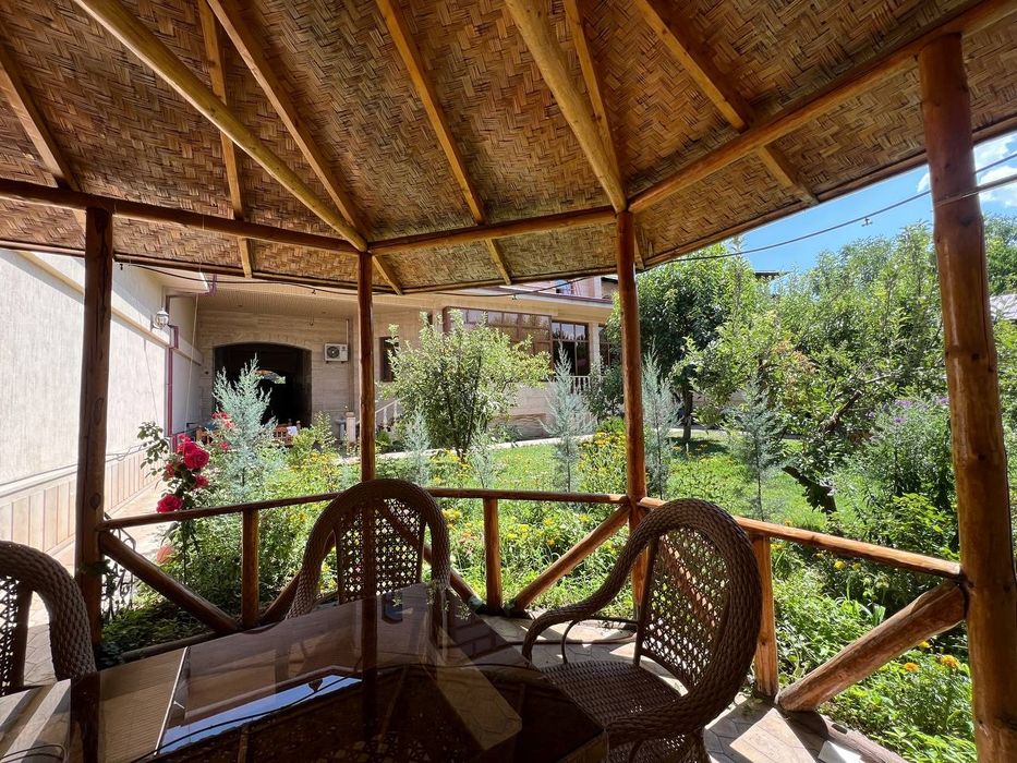 Registon Mahallasida 6 sotokli hovli uy sotiladi