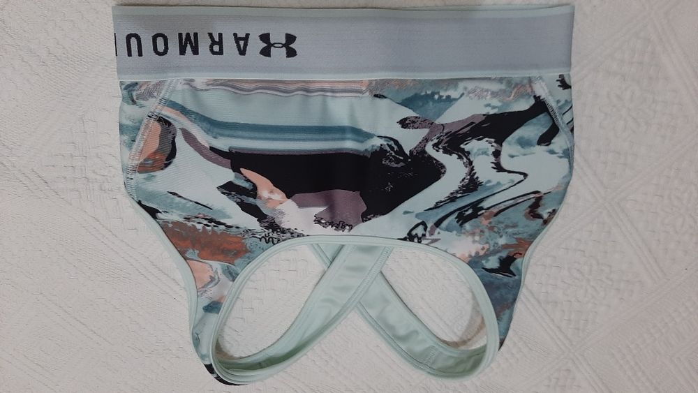 Bustiera Under Armour marimea XS impecabila.
Dim bust .30 cm x