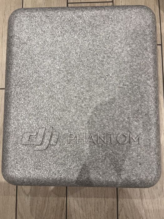 Дрон DJI Phantom 4