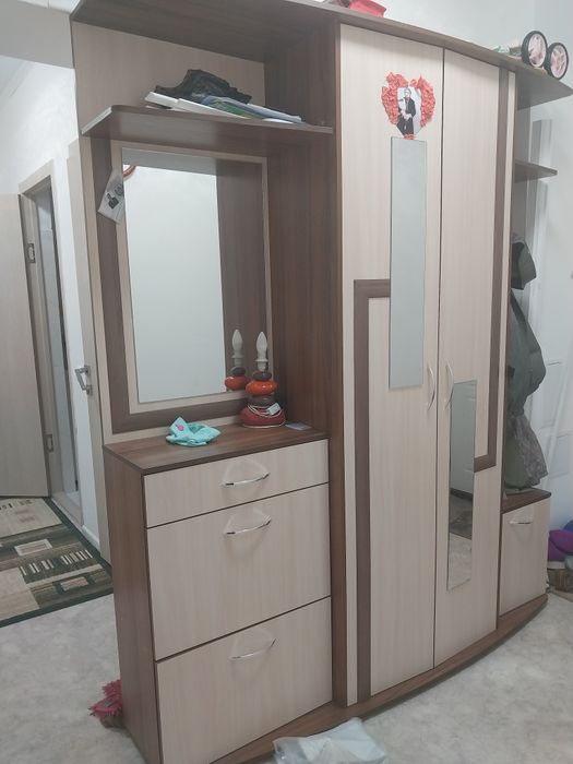 Продам прихожи состояние новое