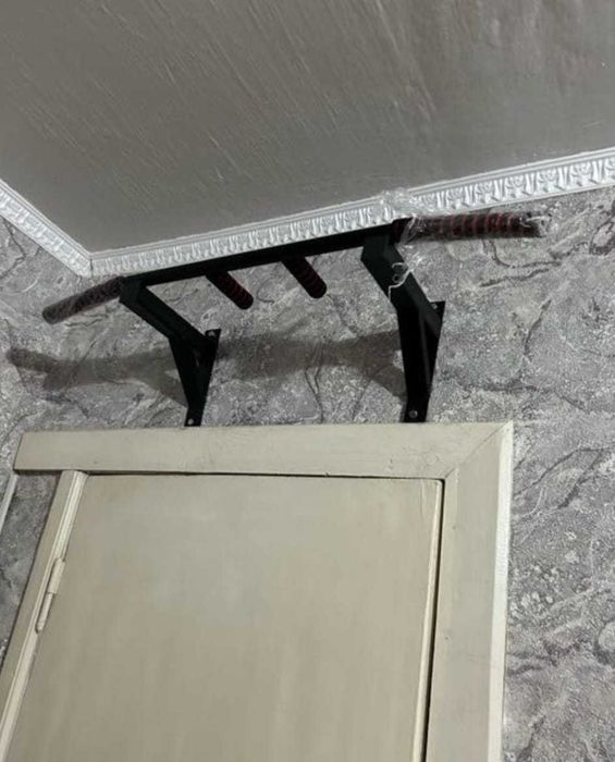 Турник настенный