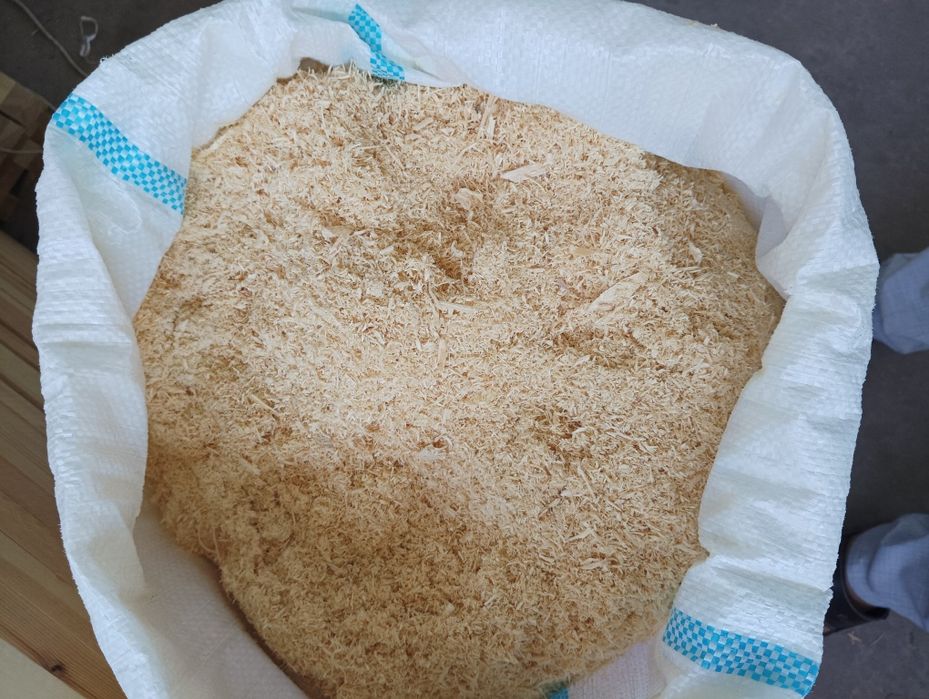 Apilka qpu qoplangan oʻrtacha yiriklikdagi qipiqlar