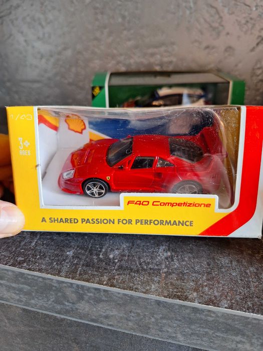 Колички в мащаби  Ferrari , камионче Кока кола