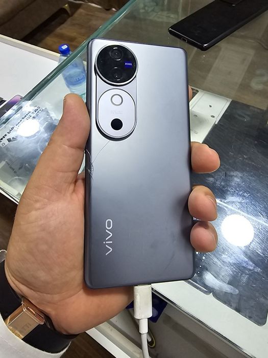 Vivo v 40.  256gb